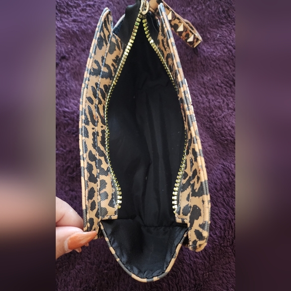 Victoria's Secret Leopard Printed Wristlet - Picture 4 of 12